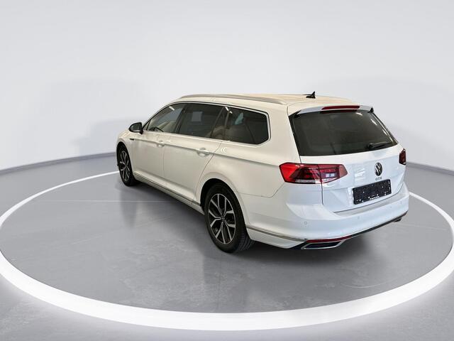 Volkswagen PASSAT Variant 1.4 Tsi 218pk DSG PHEV GTE Business · Camera · Navi · P-Sensoren · Stoelverwarming · 17'' Inch