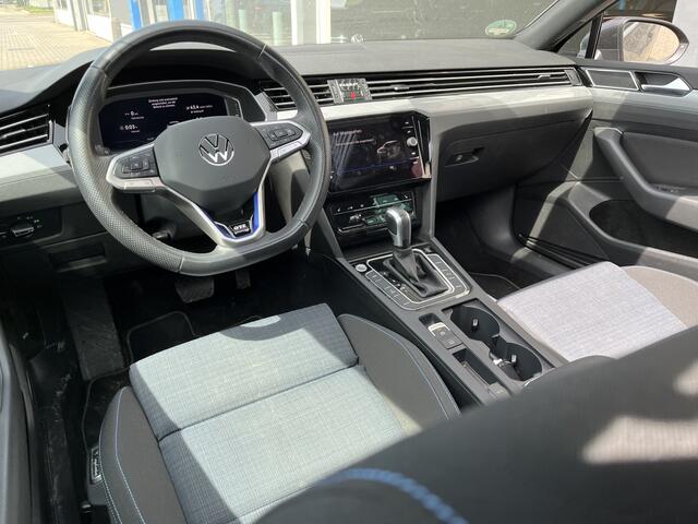 Volkswagen PASSAT Variant 1.4 TSI PHEV GTE / AUTOMAAT/ PANO/ ADAPT. CRUISE/ APP-CONNECT/ NAVI/ DIGITAL DASH/ DAB/ ERGOCOMFORT/ PARK. SENSOREN + CAMERA/ CLIMA/ 17" LMV