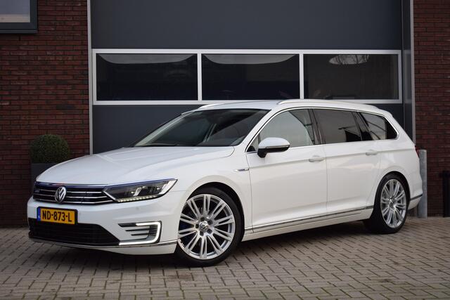 Volkswagen PASSAT Variant GTE 1.4 TSI DSG Navi - PDC - Trekhaak - 19"