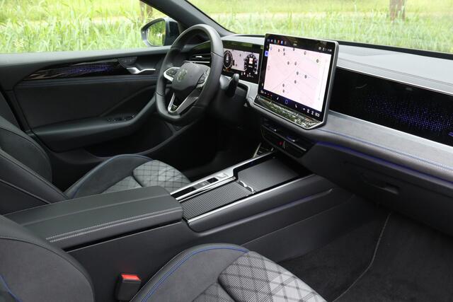 Volkswagen PASSAT Variant 1.5 eHybrid 272PK R-Line Black Style Pano/IQ.Light/360/HK/Head-up/Navi Max/ACC/19"/Trekhaak wegkl.