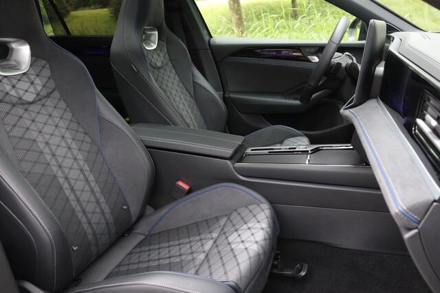 Volkswagen PASSAT Variant 1.5 eHybrid 272PK R-Line Black Style Pano/IQ.Light/360/HK/Head-up/Navi Max/ACC/19"/Trekhaak wegkl.