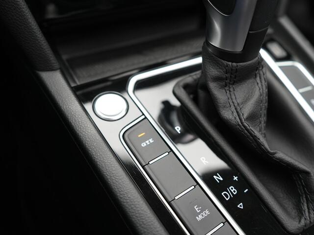 Volkswagen PASSAT Variant GTE Business Plug In Hybrid 218pk PHEV | Panodak | Adaptive Cruise | Lederen Sportstoelen Massage | Camera | Virtual | IQ Drive | Apple Carplay |