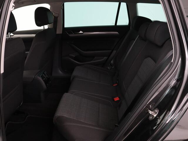 Volkswagen PASSAT 2.0 TDI Business | Stoelverwarming | Adaptive cruise | Camera | Carplay | Navigatie | Virtual Cockpit | Climate control | Full LED | Keyless