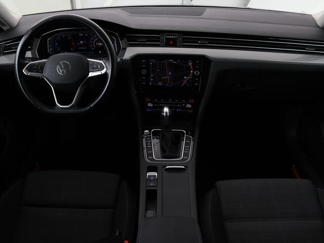Volkswagen PASSAT 2.0 TDI Business | Stoelverwarming | Adaptive cruise | Camera | Carplay | Navigatie | Virtual Cockpit | Climate control | Full LED | Keyless