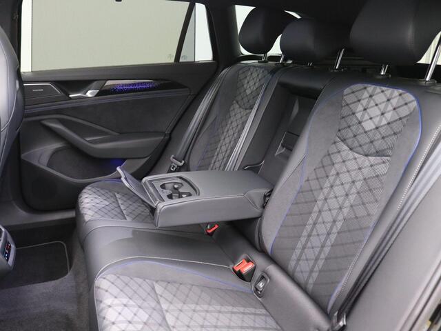 Volkswagen PASSAT Variant 1.5 eHybrid R-Line Business 272PK DSG black style, matrix led, trekhaak, 360gr. camera, head-up, panoramadak, Harman Kardon audio, stuur-stoelverwarming, stoelmassage, virtual pedal, 19" lichtmetaal