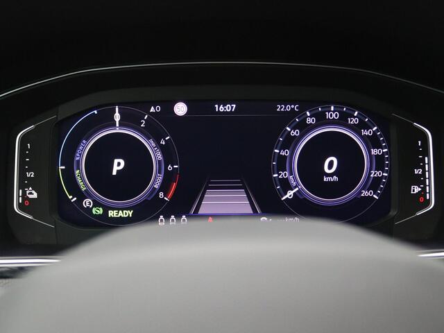 Volkswagen PASSAT Variant 1.4 TSI PHEV GTE Business 218PK DSG full led, trekhaak, head-up display, adaptive cruise met travel assist, keyless, elek. bedienbare achterklep, stoelverwarming voor, achteruitrijcamera, 18" lichtmetaal