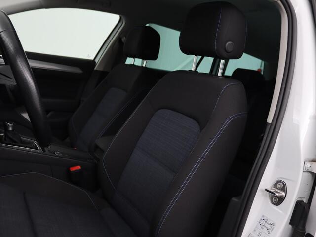 Volkswagen PASSAT 1.4 TSI PHEV GTE | Stoelverwarming | Massage | Carplay | Camera | Adaptive cruise | Matrix LED | Navigatie | Memory | Sfeerverlichting