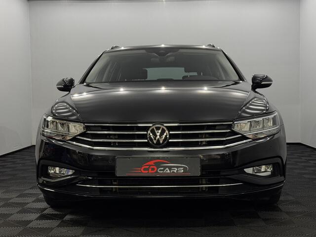 Volkswagen PASSAT 1.5 TSI Business Clima, Parkeersensoren, Navi, Keyless start, Stoelverwarming, Cruise control, A start stop