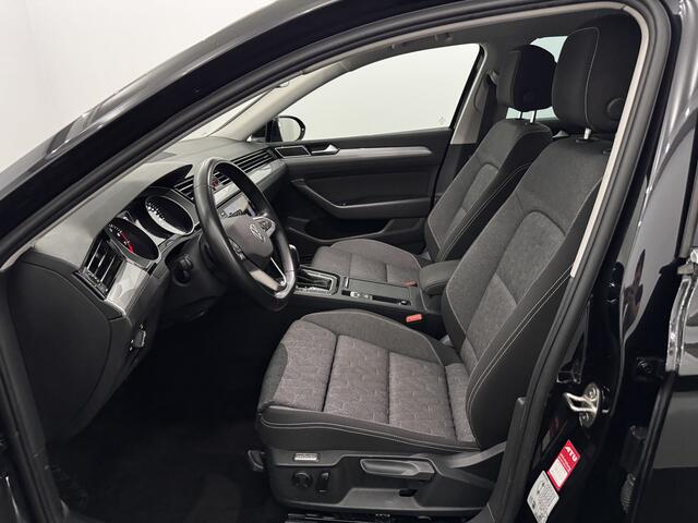 Volkswagen PASSAT 1.5 TSI Business Clima, Parkeersensoren, Navi, Keyless start, Stoelverwarming, Cruise control, A start stop