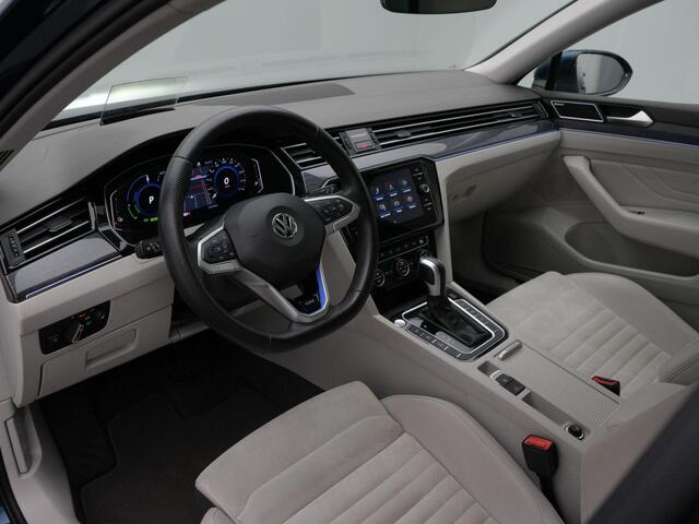 Volkswagen PASSAT Variant GTE Business 1.4 TSI eHybrid 218 pk DSG | Pano | 360 Camera | HUD | Standkachel | Dynaudio Sound | Dynamic Chassis Control | Park Assist | Side Assist | Adaptive Cruise Control