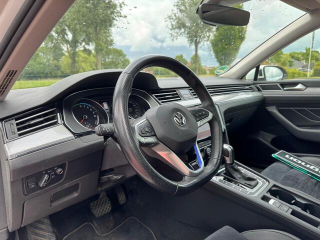 Volkswagen PASSAT Variant 1.4 TSI PHEV GTE Business | 218 Pk | Trekhaak | Pano Dak | ACC | Park assist | A-Camera | HUD |
