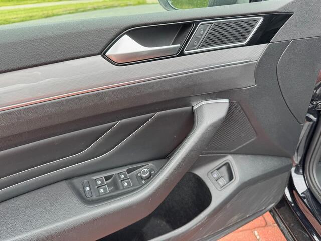 Volkswagen PASSAT Variant 1.4 TSI PHEV GTE Business | 218Pk | IQ Light | A- Camera | R-Line | Trekhaak | 18Inch | Elec. A-Klep | DCC |