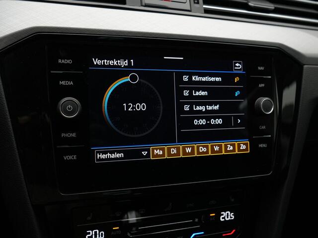 Volkswagen PASSAT Variant 1.4 TSI 218 pk DSG PHEV GTE Business | Trekhaak | IQ Light | Achteruitrijcamera | Navigatie | Stoelverwarming | Massage | Adaptive Cruise