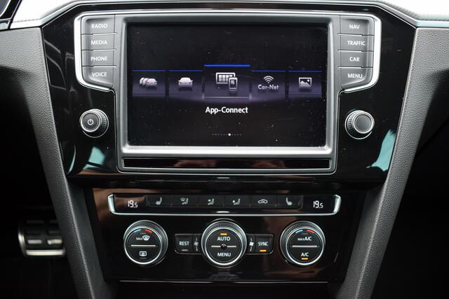 Volkswagen PASSAT Variant 1.4 TSi Automaat Highline R-Line Zwart Leder | Virtual | Carplay | Head-Up | Camera | Sportstoelen
