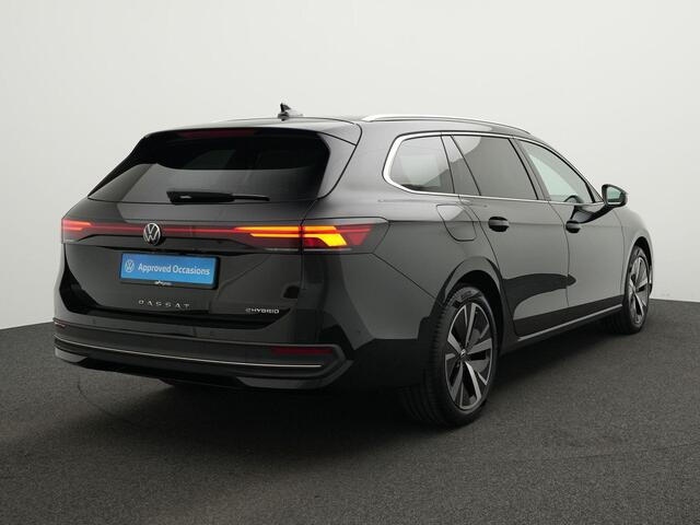 Volkswagen PASSAT Variant 1.5 204 pk eHybrid Business | Camera | Trekhaak | LED | Standkachel | Park Assist | 19 inch