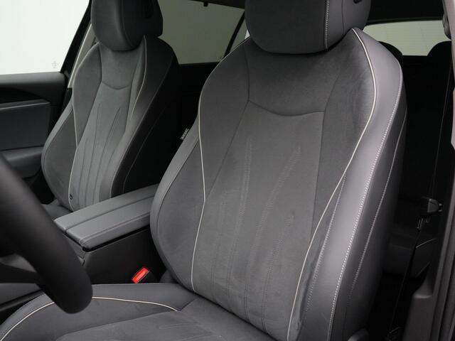 Volkswagen PASSAT Variant 1.5 204 pk eHybrid Business | Camera | Trekhaak | LED | Standkachel | Park Assist | 19 inch