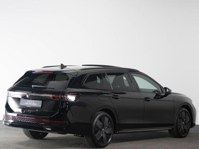 Volkswagen PASSAT Variant R-Line 1.5 eHybrid 272 PK DSG | LED Matrix IQ | Panoramadak | Head-Up | Trekhaak | Harma/Kardon |