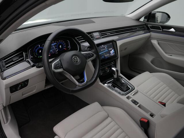 Volkswagen PASSAT Variant 1.4 TSI 218 pk DSG Business GTE | Panoramadak | Leder | Geheugen-/massagestoel | Navigatie Discover Pro | Adaptief onderstel | Dynaudio