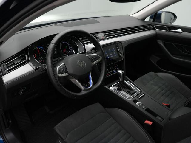 Volkswagen PASSAT Variant 1.4 TSI 218 pk DSG PHEV GTE Business | Panoramadak | Trekhaak | Adaptief onderstel | Leder/alcantara | Achteruitrijcamera