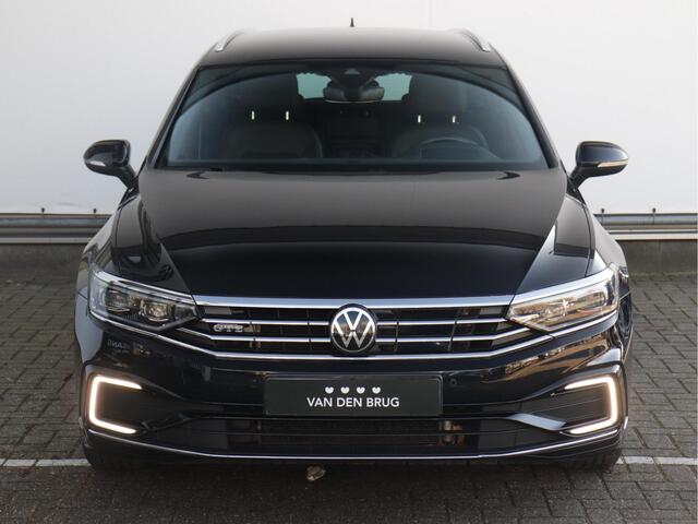 Volkswagen PASSAT Variant 1.4 TSI PHEV GTE | Head-up | Navi 'Pro' | Dodehoekdetectie | Camera | Stoel- en stuurverwarming | LED |