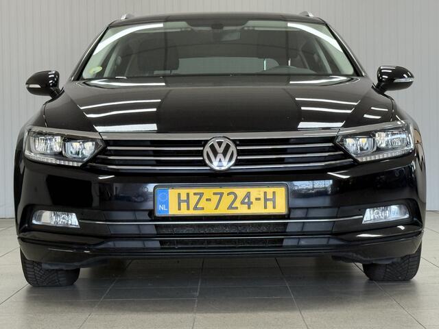 Volkswagen PASSAT Variant 1.6 TDI Business Edition/ D-Riem verv: 206.000 KM!/ Trekhaak/ Camera/ LED Koplampen/ Apple + Android/ Groot Navi/ 17'' LMV/ Navi/ Clima/ Cruise/ Bluetooth/ Multi. LEDER. Stuur/ Mistl./ PDC V+A/ Dakrails.