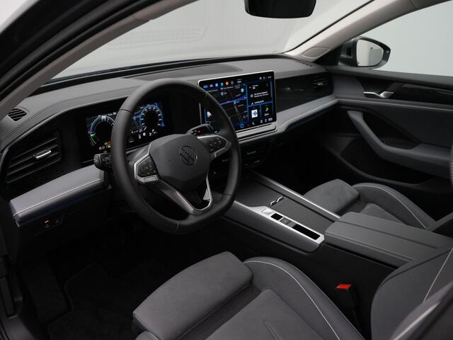 Volkswagen PASSAT Variant 1.5 204 pk DSG eHybrid Business | Trekhaak | Leder/alcantara | Stuur-/stoelverwarming | Achteruitrijcamera | Massage