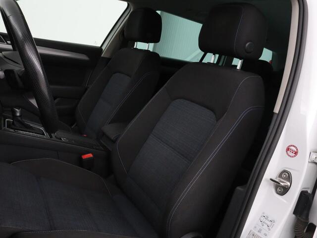 Volkswagen PASSAT 1.4 TSI PHEV GTE | Adaptive cruise | Trekhaak wegklapbaar | Stoelverwarming | Navigatie | Full LED