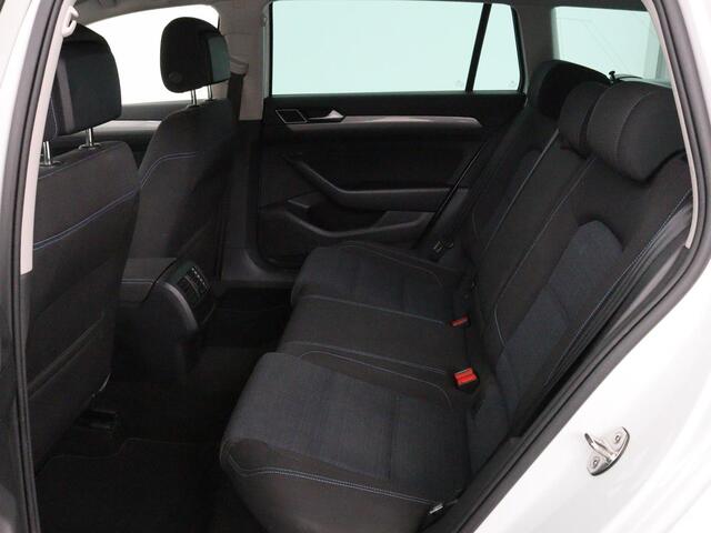 Volkswagen PASSAT 1.4 TSI PHEV GTE | Adaptive cruise | Trekhaak wegklapbaar | Stoelverwarming | Navigatie | Full LED