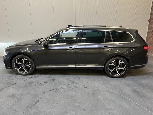 Volkswagen PASSAT Variant 1.4 TSI PHEV GTE Business / AUTOMAAT/ PANO/ ELEKTR. TREKHAAK/ ALCANTARA/ KEYLESS/ ADAPT. CRUISE/ 3-ZONE CLIMA/ 18" LMV/ MATRIX/ PARK. SENSOREN + CAMERA/ APP-CONNECT/ DIGITAL DASH/ NAVI/ STOEL VERWARM.