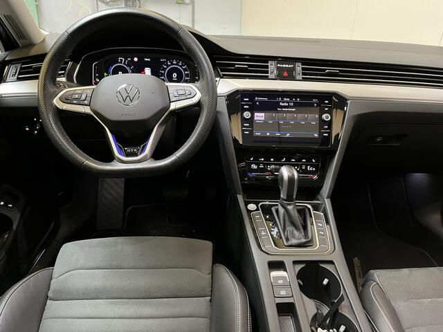 Volkswagen PASSAT Variant 1.4 TSI PHEV GTE Business / AUTOMAAT/ PANO/ ELEKTR. TREKHAAK/ ALCANTARA/ KEYLESS/ ADAPT. CRUISE/ 3-ZONE CLIMA/ 18" LMV/ MATRIX/ PARK. SENSOREN + CAMERA/ APP-CONNECT/ DIGITAL DASH/ NAVI/ STOEL VERWARM.