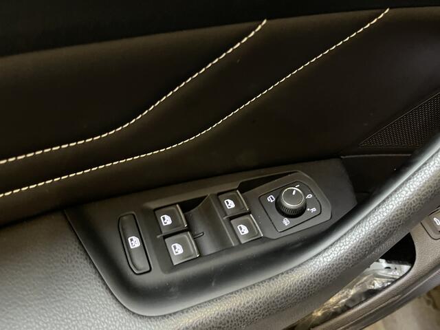 Volkswagen PASSAT Variant 1.4 TSI PHEV GTE Business / AUTOMAAT/ PANO/ ELEKTR. TREKHAAK/ ALCANTARA/ KEYLESS/ ADAPT. CRUISE/ 3-ZONE CLIMA/ 18" LMV/ MATRIX/ PARK. SENSOREN + CAMERA/ APP-CONNECT/ DIGITAL DASH/ NAVI/ STOEL VERWARM.
