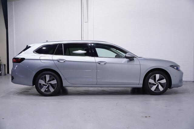 Volkswagen PASSAT Variant 1.5 eTSI 150 pk Aut. Business Camera Trekhaak Massage Stoel verwarming/ventilatie IQ drive Leder/alcantara sportstoelen