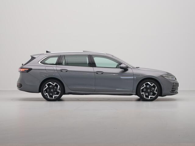 Volkswagen PASSAT Variant 1.5 eTSI 150pk R-Line Business Panorama Trekhaak Camera Side Assist