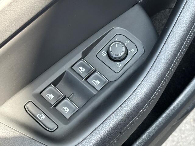Volkswagen PASSAT Variant 1.5 TSI 150pk DSG Highline | Trekhaak | Camera | Led | Camera | Rijklaar incl. 1 jaar Bovag garantie