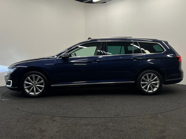 Volkswagen PASSAT Variant 1.4 TSI GTE Connected Series Plus | NAVIGATIE | TREKHAAK | SCHUIF-/KANTELDAK | STOELVERWARMING |
