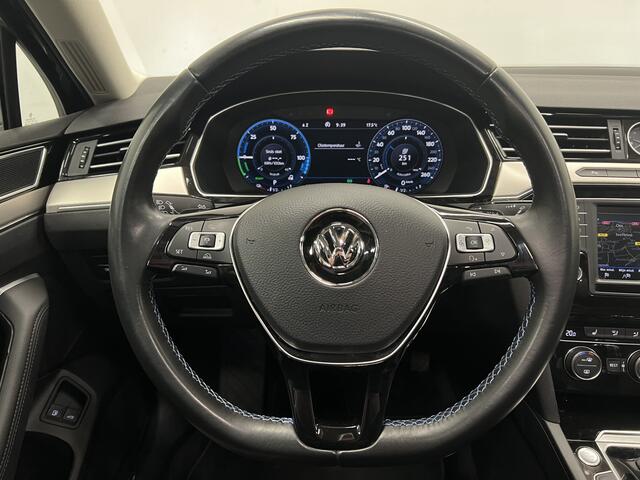 Volkswagen PASSAT Variant 1.4 TSI GTE Connected Series Plus | NAVIGATIE | TREKHAAK | SCHUIF-/KANTELDAK | STOELVERWARMING |