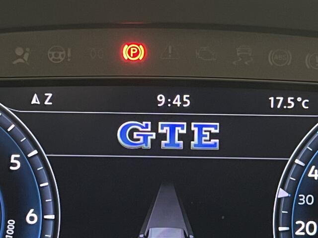Volkswagen PASSAT Variant 1.4 TSI GTE Connected Series Plus | NAVIGATIE | TREKHAAK | SCHUIF-/KANTELDAK | STOELVERWARMING |
