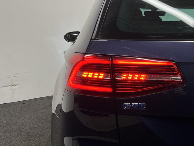 Volkswagen PASSAT Variant 1.4 TSI GTE Connected Series Plus | NAVIGATIE | TREKHAAK | SCHUIF-/KANTELDAK | STOELVERWARMING |