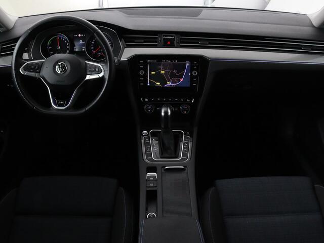 Volkswagen PASSAT 1.4 TSI PHEV GTE Business | Adaptive cruise | Camera | Carplay | Stoelverwarming | Massage | Navigatie | Full LED
