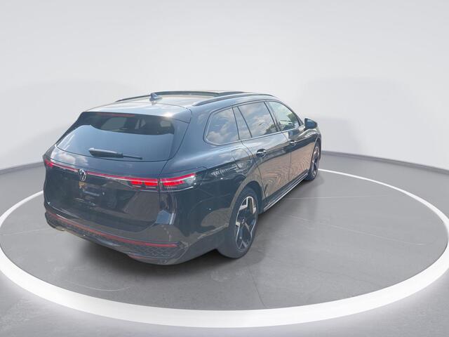 Volkswagen PASSAT Variant 1.5 eHybrid 272pk DSG R-Line Edition · Navigatie · Parkeersensoren · Panoramadak · Garantie t/m 30-07-2029 of 100.000km