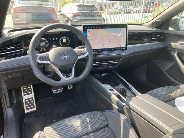 Volkswagen PASSAT Variant 1.5 eHybrid 272pk DSG R-Line Edition · Navigatie · Parkeersensoren · Panoramadak · Garantie t/m 30-07-2029 of 100.000km