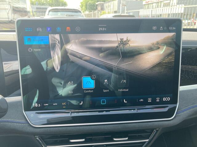 Volkswagen PASSAT Variant 1.5 eHybrid 272pk DSG R-Line Edition · Navigatie · Parkeersensoren · Panoramadak · Garantie t/m 30-07-2029 of 100.000km