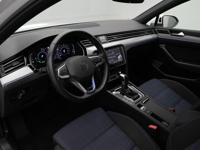 Volkswagen PASSAT Variant 1.4 TSI 218 pk DSG PHEV GTE Business | Panoramadak | Trekhaak | Navigatie Discover Pro | Geheugen-/massagestoel | IQ Light