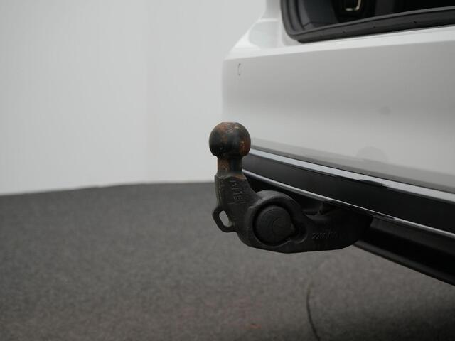 Volkswagen PASSAT Variant 1.4 TSI 218 pk DSG PHEV GTE Business | Panoramadak | Trekhaak | Navigatie Discover Pro | Geheugen-/massagestoel | IQ Light