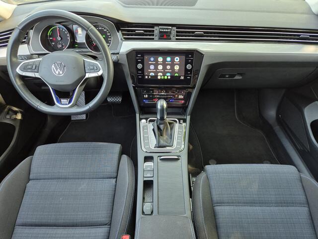 Volkswagen PASSAT Variant 1.4 TSI PHEV Plug-in GTE Business Automaat / Comfort-pakket / Trekhaak-pakket / Travel Assist Plus / Trekgewicht 1600 kg / Glazen schuif- en kanteldak / Bestuurdersstoel met massage functie / Apple Carplay Android Auto /