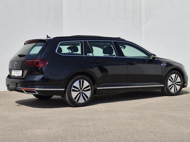 Volkswagen PASSAT Variant 1.4 TSI PHEV Plug-in GTE Business Automaat / Comfort-pakket / Trekhaak-pakket / Travel Assist Plus / Trekgewicht 1600 kg / Glazen schuif- en kanteldak / Bestuurdersstoel met massage functie / Apple Carplay Android Auto /