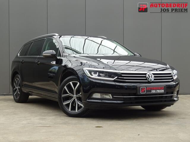 Volkswagen PASSAT Variant 1.5 TSI Highline * 4 SEIZOENSBANDEN * TREKHAAK !!