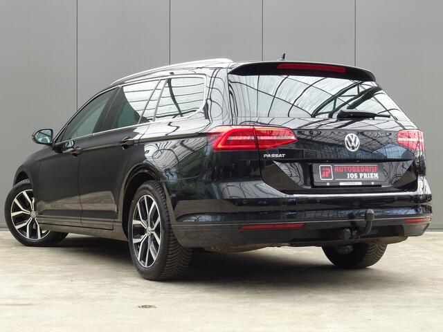 Volkswagen PASSAT Variant 1.5 TSI Highline * 4 SEIZOENSBANDEN * TREKHAAK !!