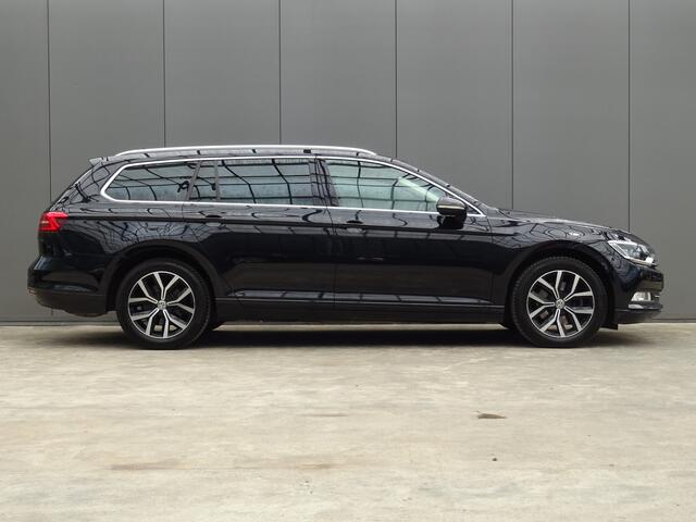 Volkswagen PASSAT Variant 1.5 TSI Highline * 4 SEIZOENSBANDEN * TREKHAAK !!