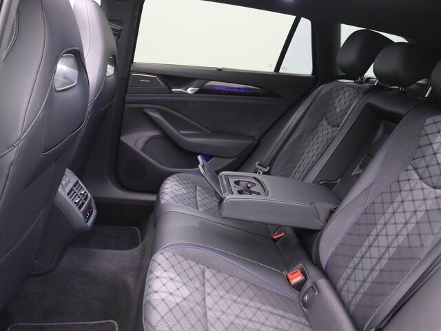 Volkswagen PASSAT Variant 1.5 eHybrid R-Line Edition 272PK DSG black style, matrix led, trekhaak, 360gr. camera, panorma dak, head-up display, adaptive cruise, side assist, stoelverwarming voor & achter, stuurwielverwarming, 18" lichtmetaal